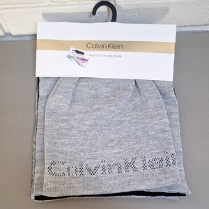 Calvin Klein Light Gray Knit Hat And Scarf Set NEW!